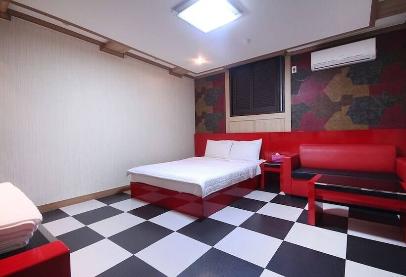 Motel Yeongdeok Show