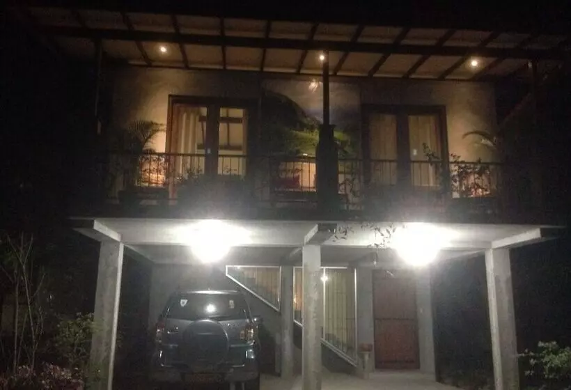 ペンション Yalegoda Walauwa Homestay