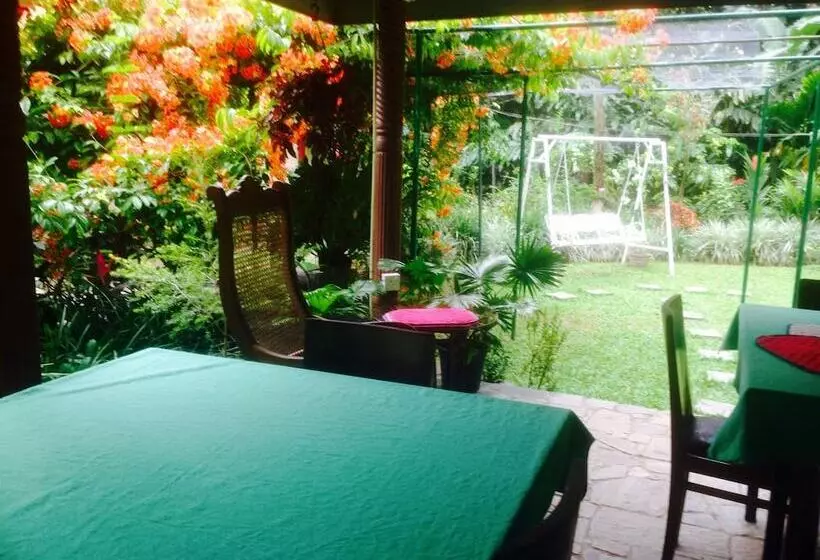 ペンション Yalegoda Walauwa Homestay
