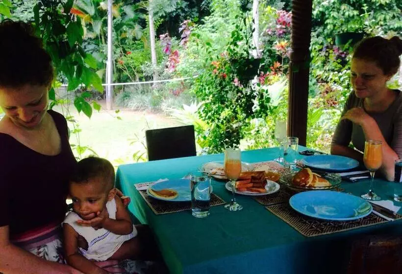 ペンション Yalegoda Walauwa Homestay