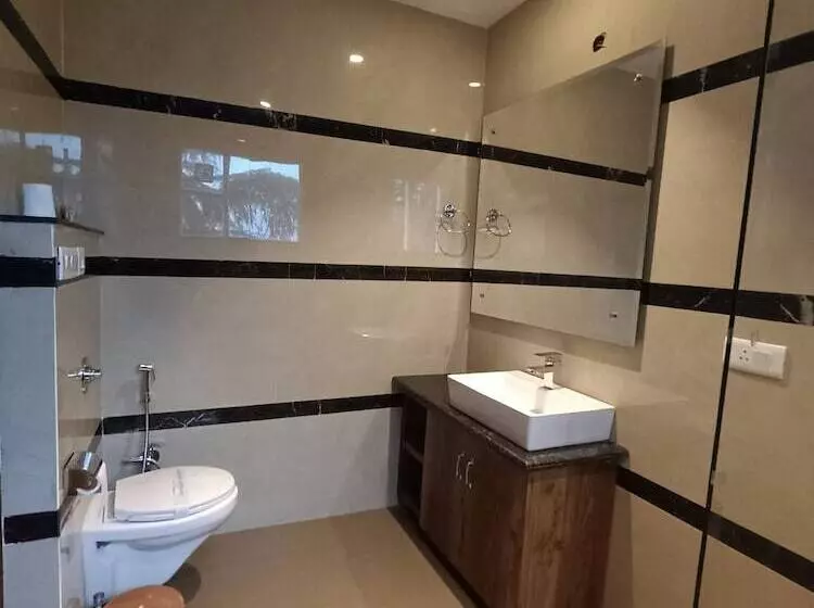 Rr Hotel & Resort