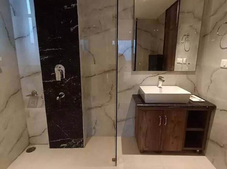 Rr Hotel & Resort
