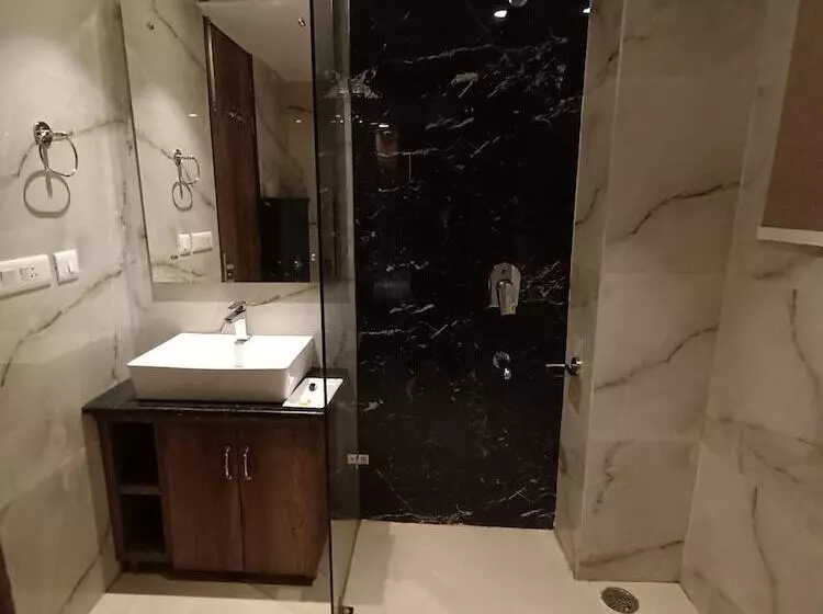 Rr Hotel & Resort
