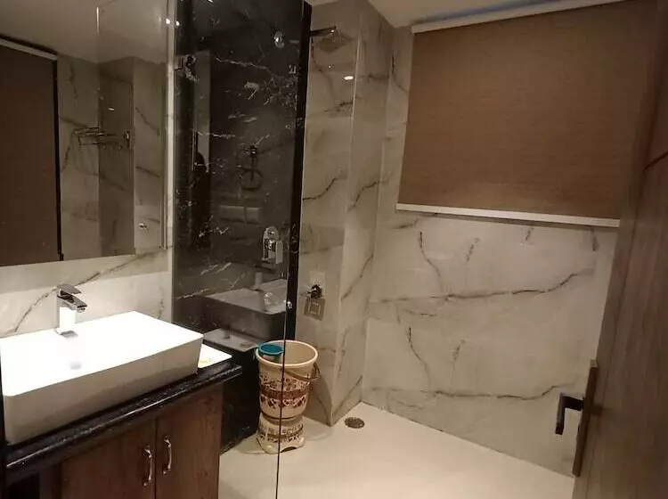 Rr Hotel & Resort