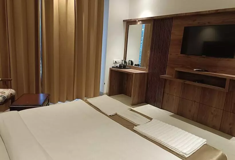 Rr Hotel & Resort