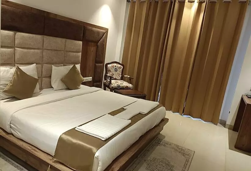 Rr Hotel & Resort