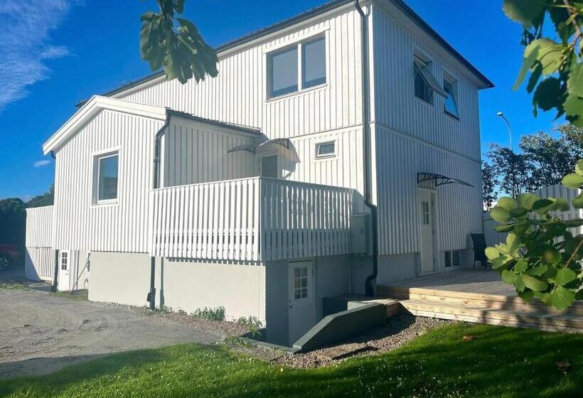 הוסטל Comfortable Guest Rooms With Fully Equipped Kitchen And Cosy Living Room