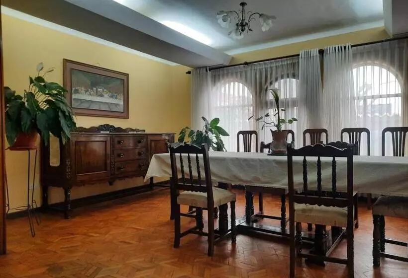 تختخواب و صبحانه Recidencia El Hogar