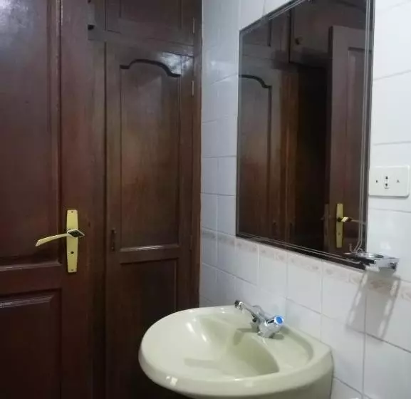 تختخواب و صبحانه Recidencia El Hogar