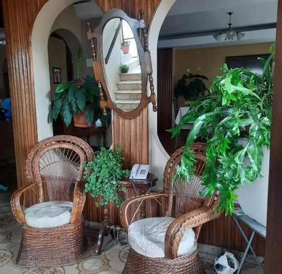 تختخواب و صبحانه Recidencia El Hogar