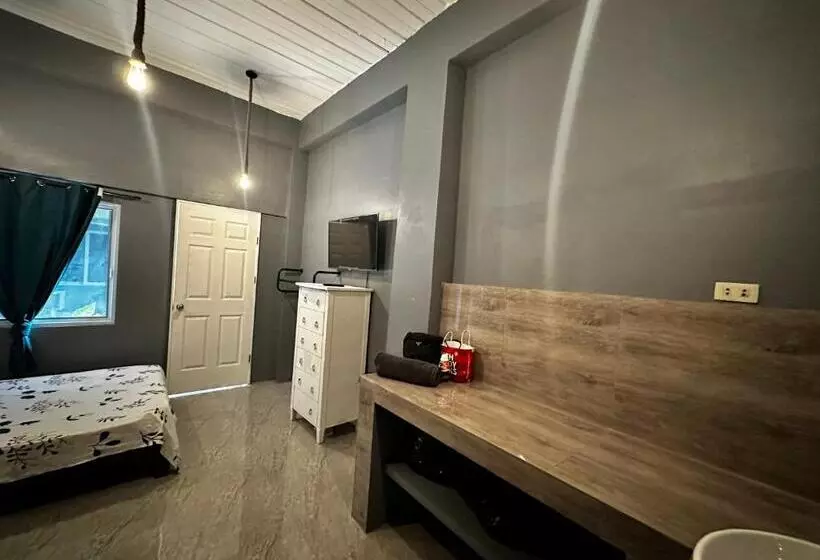 ホテル Limewood Residences  Bago City Near Bacolod