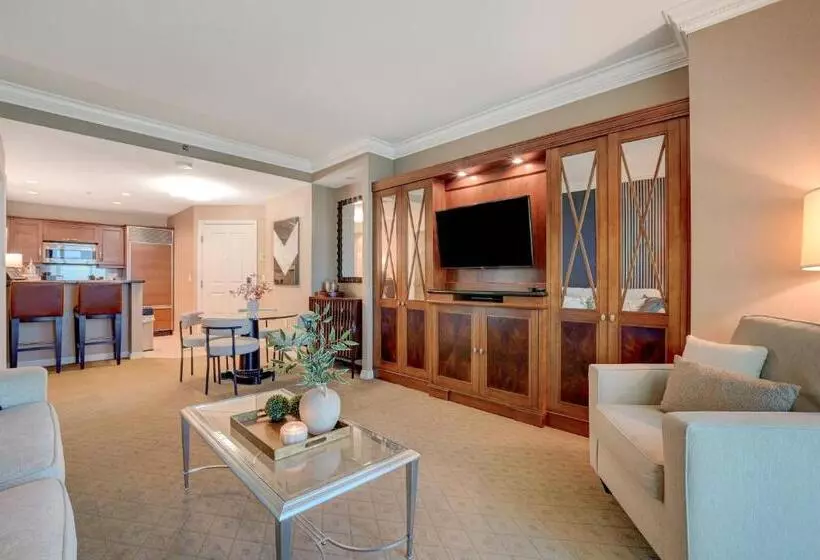 Luxurious 1 Bd/2bth Premium Suite Mgm Signature W/balcony