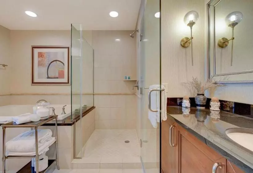 Luxurious 1 Bd/2bth Premium Suite Mgm Signature W/balcony