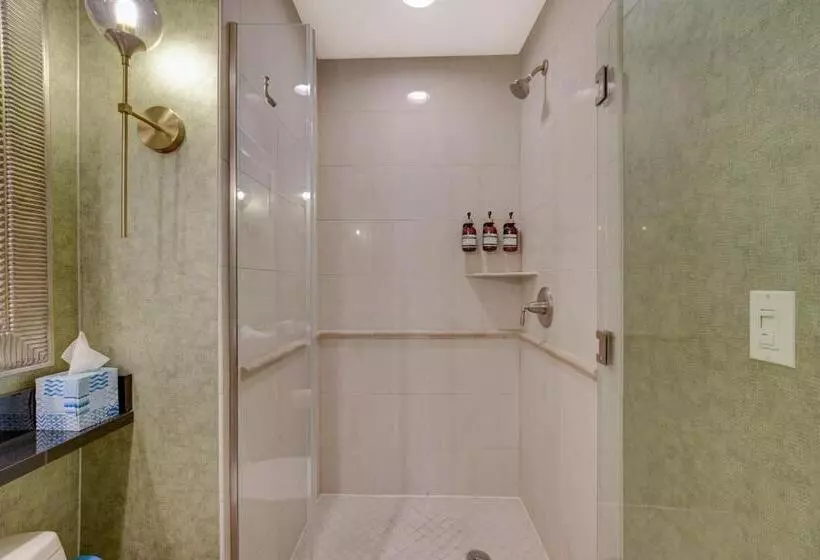 Luxurious 1 Bd/2bth Premium Suite Mgm Signature W/balcony