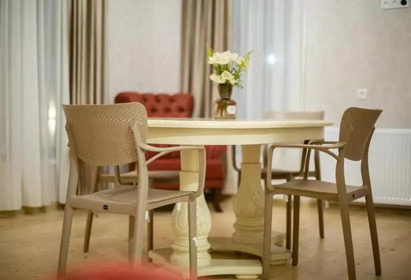هاستل Moedani Very Center Apartments In Kutaisi