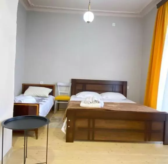 هاستل Moedani Very Center Apartments In Kutaisi