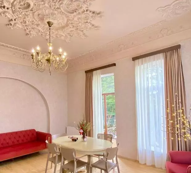 هاستل Moedani Very Center Apartments In Kutaisi