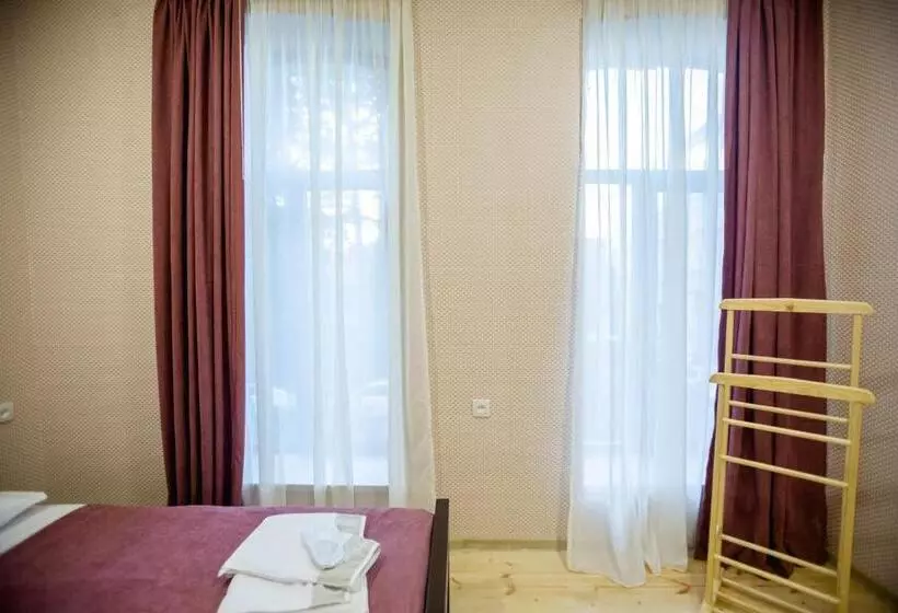 هاستل Moedani Very Center Apartments In Kutaisi