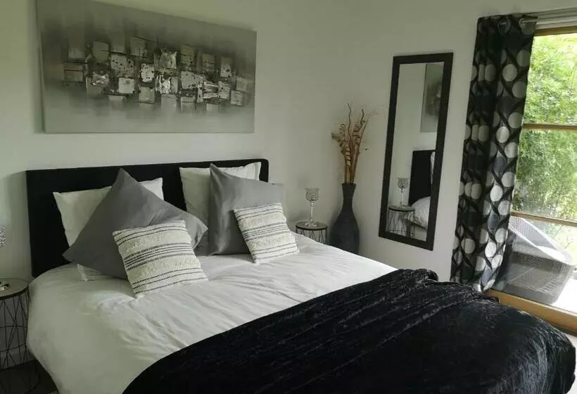 ベッドアンドブレックファースト La Pause