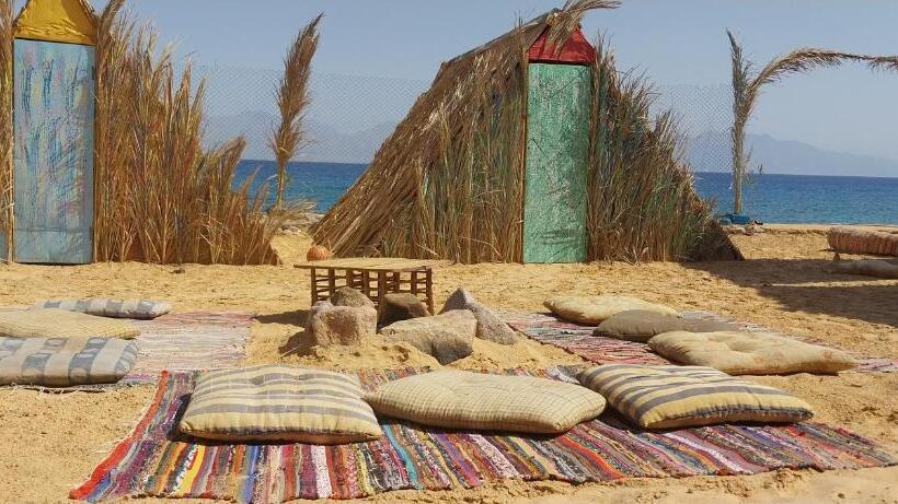 تختخواب و صبحانه Perry’s Island Camp Al Mezina