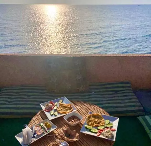 تختخواب و صبحانه Perry’s Island Camp Al Mezina