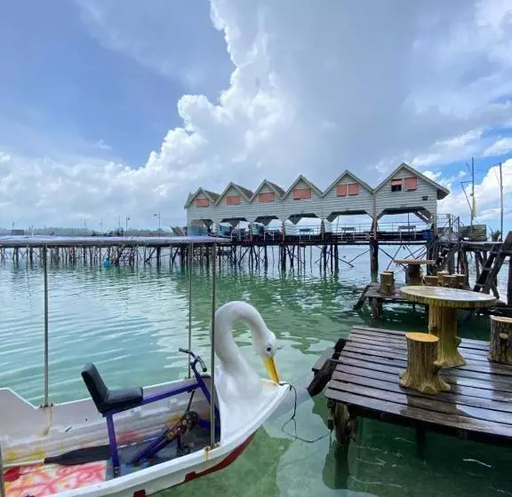 Fullo’s Seafront And Spring Resort