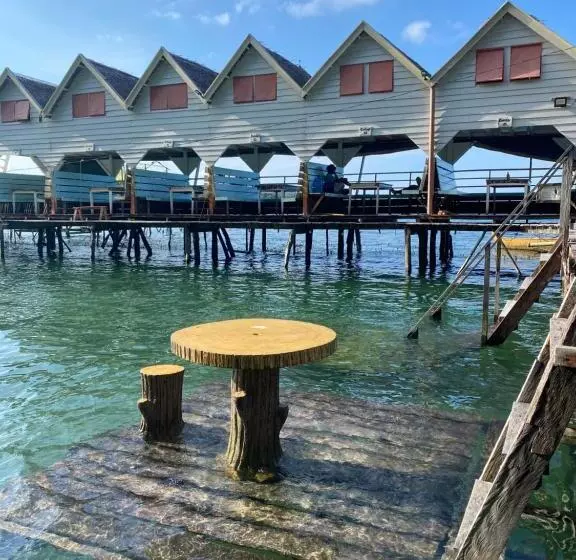 Fullo’s Seafront And Spring Resort