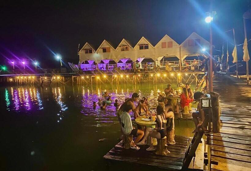 Fullo’s Seafront And Spring Resort