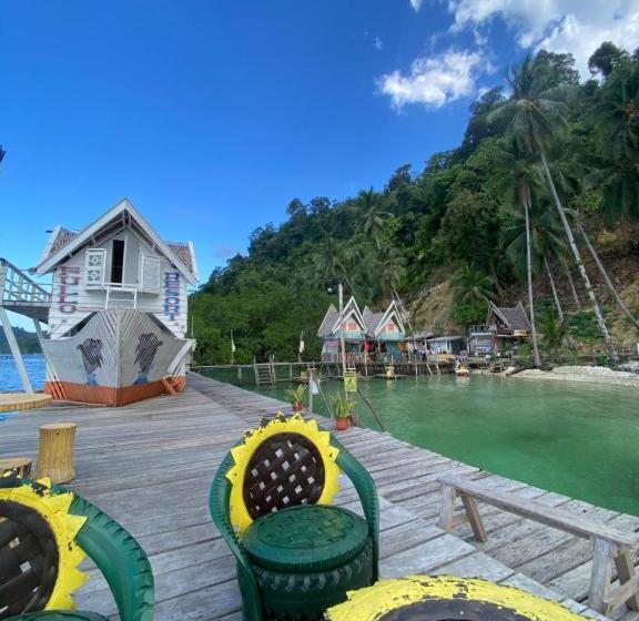 Fullo’s Seafront And Spring Resort