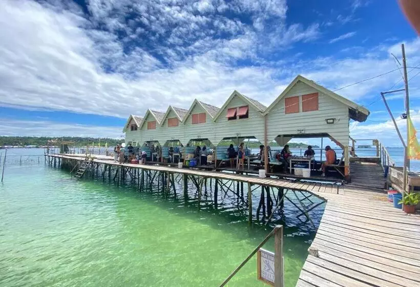 Fullo’s Seafront And Spring Resort
