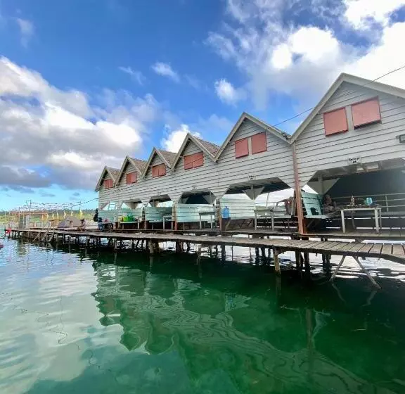 Fullo’s Seafront And Spring Resort