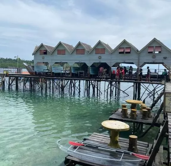 Fullo’s Seafront And Spring Resort