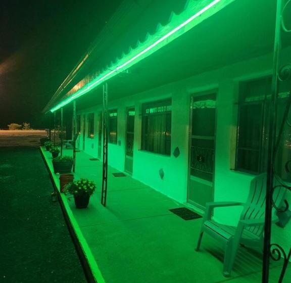 فنادق الكبسولة Maverick Motel