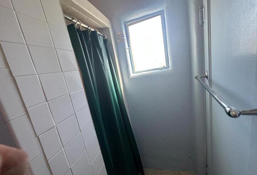 فنادق الكبسولة Maverick Motel