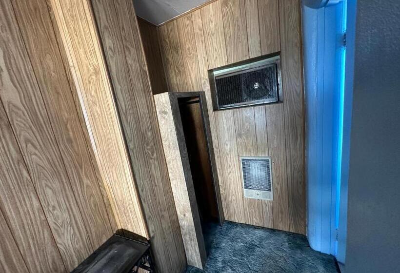 فنادق الكبسولة Maverick Motel