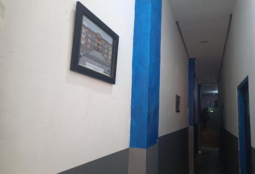 호텔 Oyo 93117 Penginapan Tiga Dara