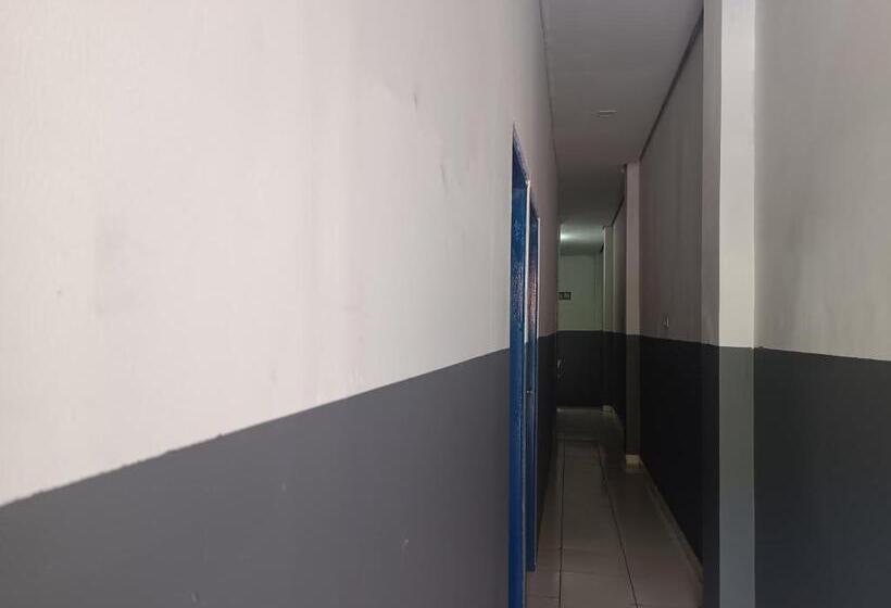 호텔 Oyo 93117 Penginapan Tiga Dara