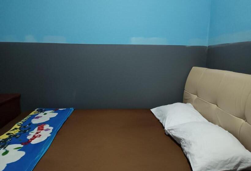 호텔 Oyo 93117 Penginapan Tiga Dara