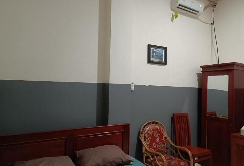 호텔 Oyo 93117 Penginapan Tiga Dara