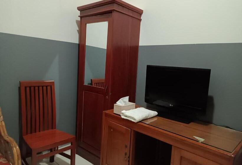 호텔 Oyo 93117 Penginapan Tiga Dara