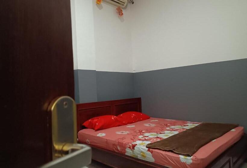 호텔 Oyo 93117 Penginapan Tiga Dara