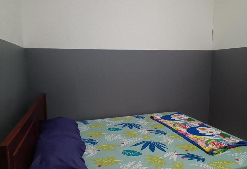 호텔 Oyo 93117 Penginapan Tiga Dara