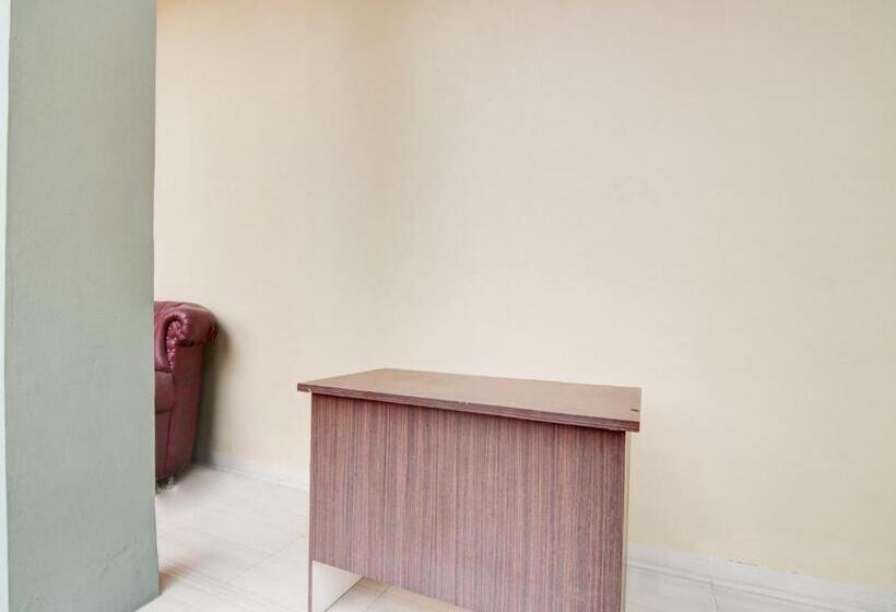 Hotel Oyo 93127 Penginapan Budhe Sri