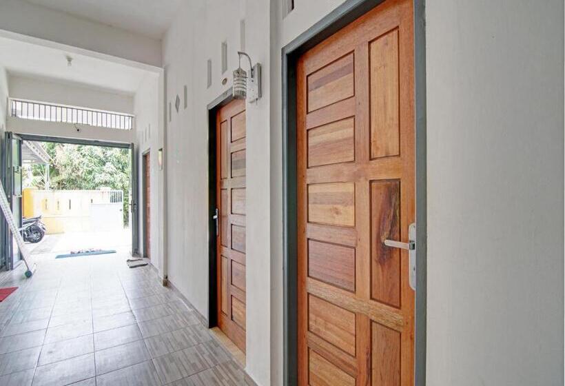 Hotel Oyo 93127 Penginapan Budhe Sri