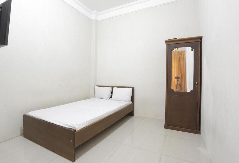 Hotel Oyo 93127 Penginapan Budhe Sri