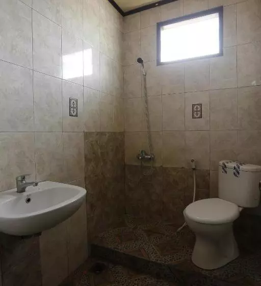 Hotelli Oyo 93127 Penginapan Budhe Sri