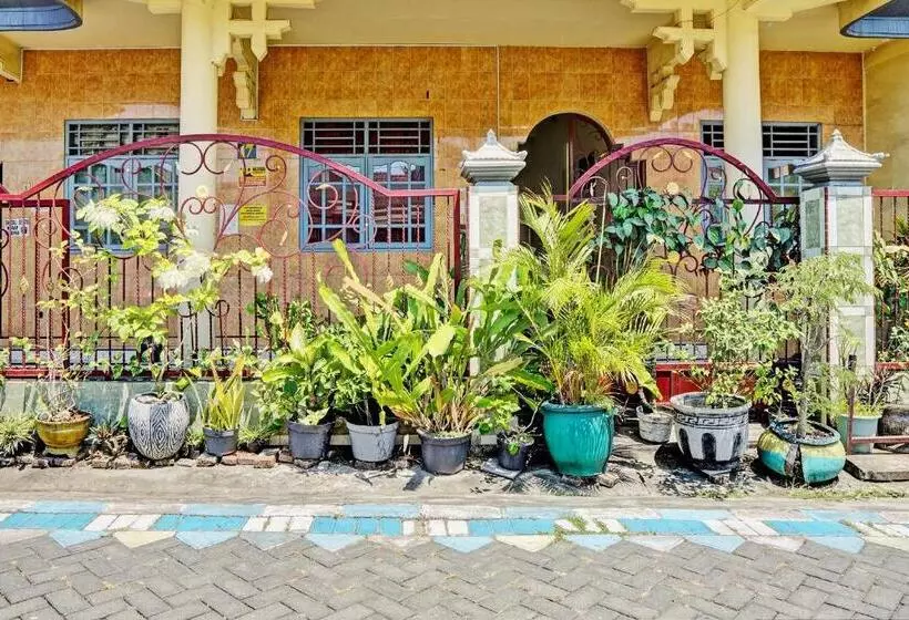 Hotelli Spot On 93108 Homestay H. Syarif Syariah Ra Kartini