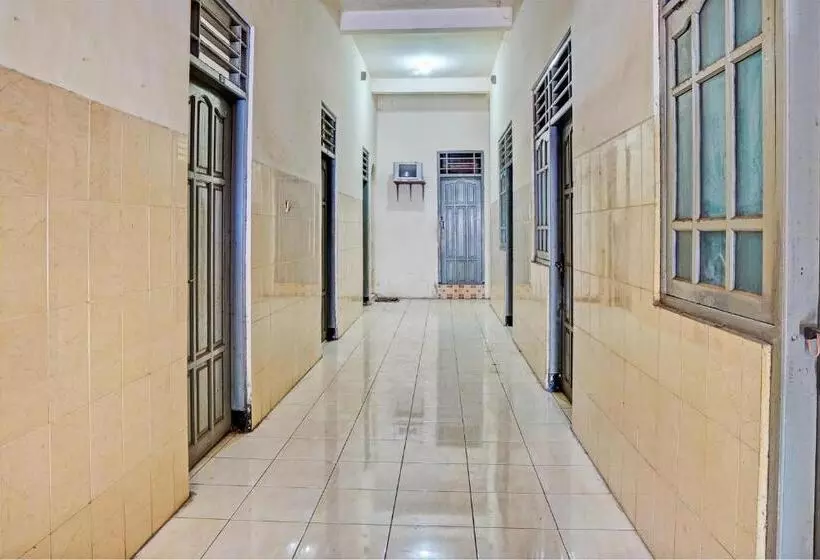 Hotelli Spot On 93108 Homestay H. Syarif Syariah Ra Kartini