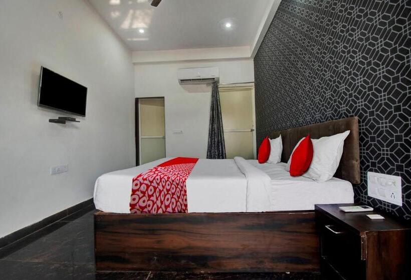 Oyo Flagship Hotel Rajshree