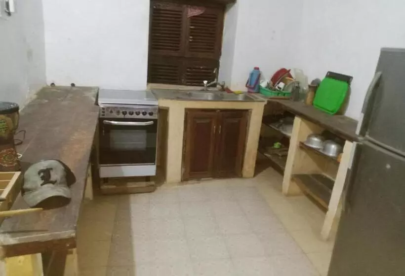 پانسیون Ajooba House